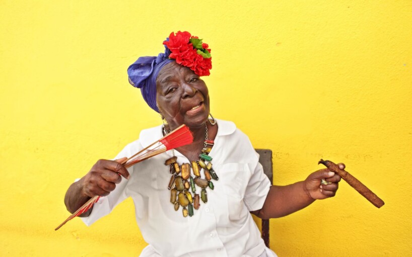 dona cubana viatge amb guia a cuba