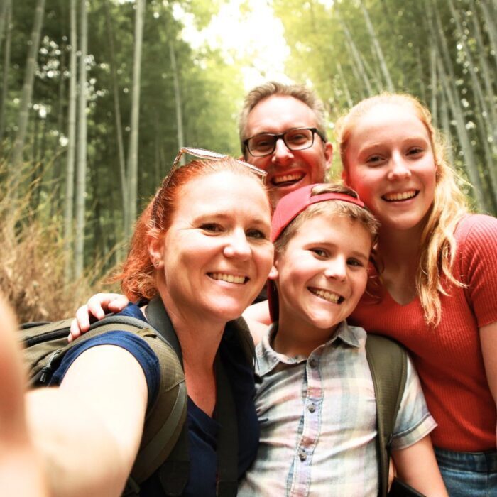 familia haciendose una foto en japón