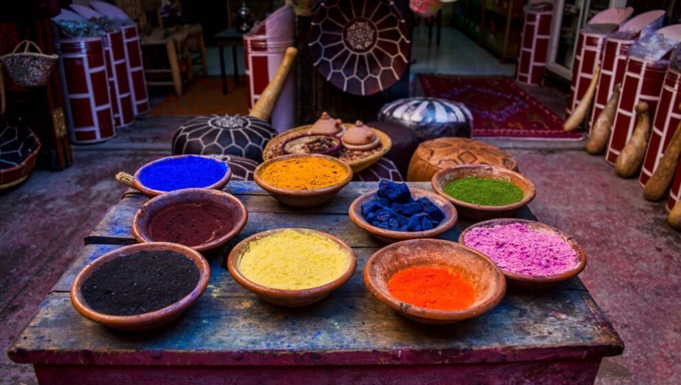 viatge multigeneracional marroc familia taller pigment chefchaouen